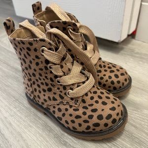 Toddler boots size 6